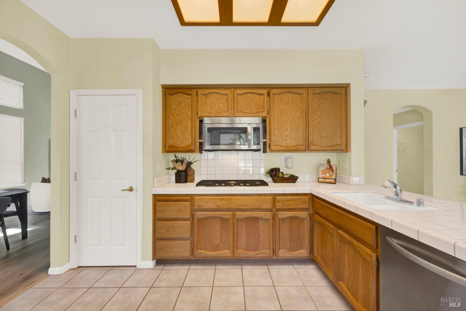 Detail Gallery Image 22 of 71 For 3833 Rollingwood Dr, Fairfield,  CA 94534 - 4 Beds | 2/1 Baths