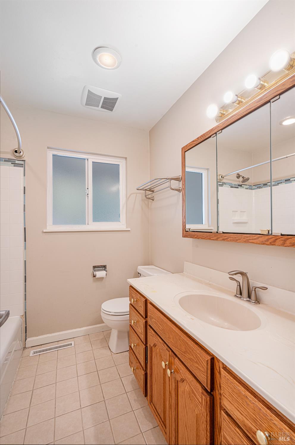 Detail Gallery Image 25 of 52 For 2711 Wawona Ct, Santa Rosa,  CA 95405 - 3 Beds | 2 Baths