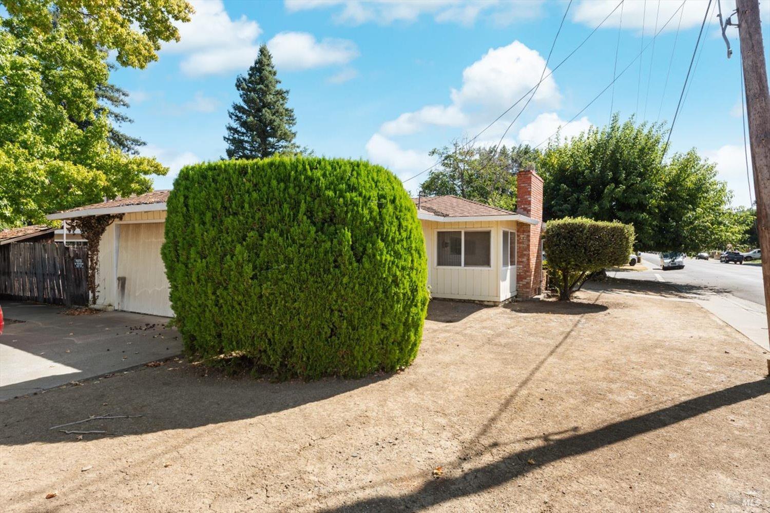 Detail Gallery Image 3 of 28 For 349 Lovers Ln, Vacaville,  CA 95688 - 3 Beds | 2 Baths