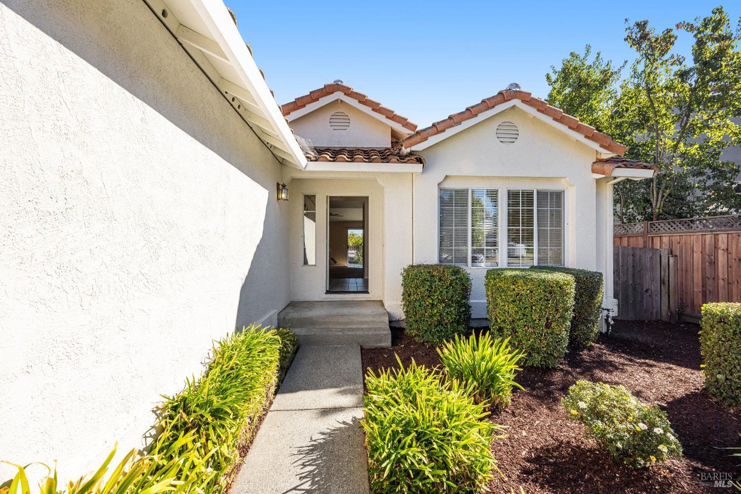 Detail Gallery Image 5 of 47 For 2158 Francisco Ave, Santa Rosa,  CA 95403 - 3 Beds | 2 Baths