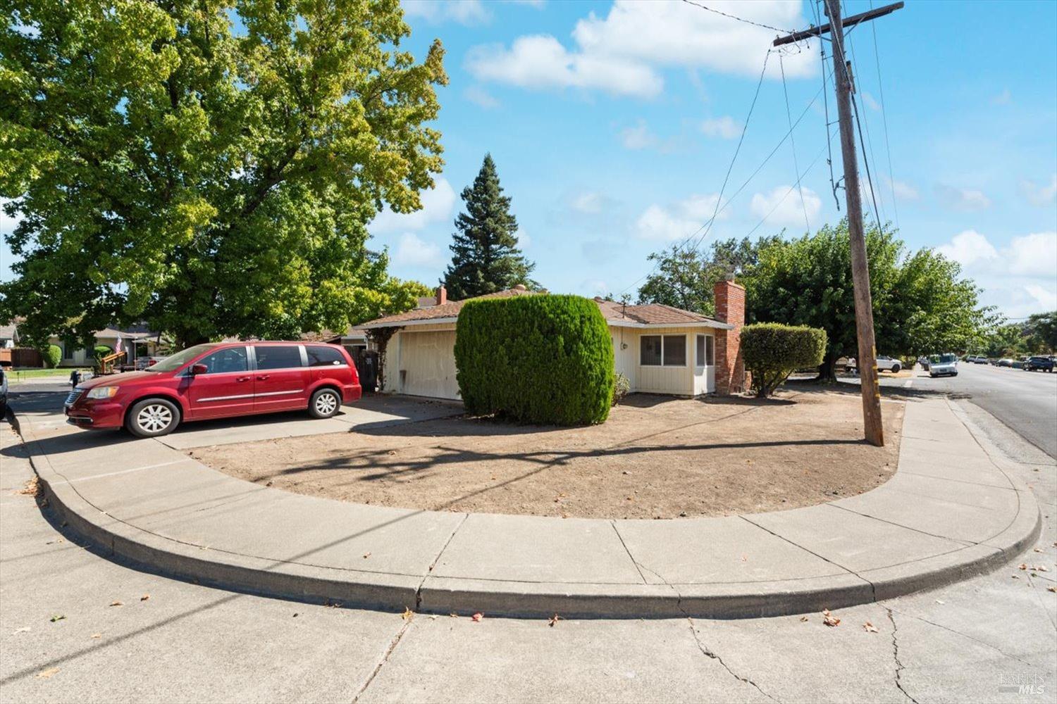 Detail Gallery Image 2 of 28 For 349 Lovers Ln, Vacaville,  CA 95688 - 3 Beds | 2 Baths