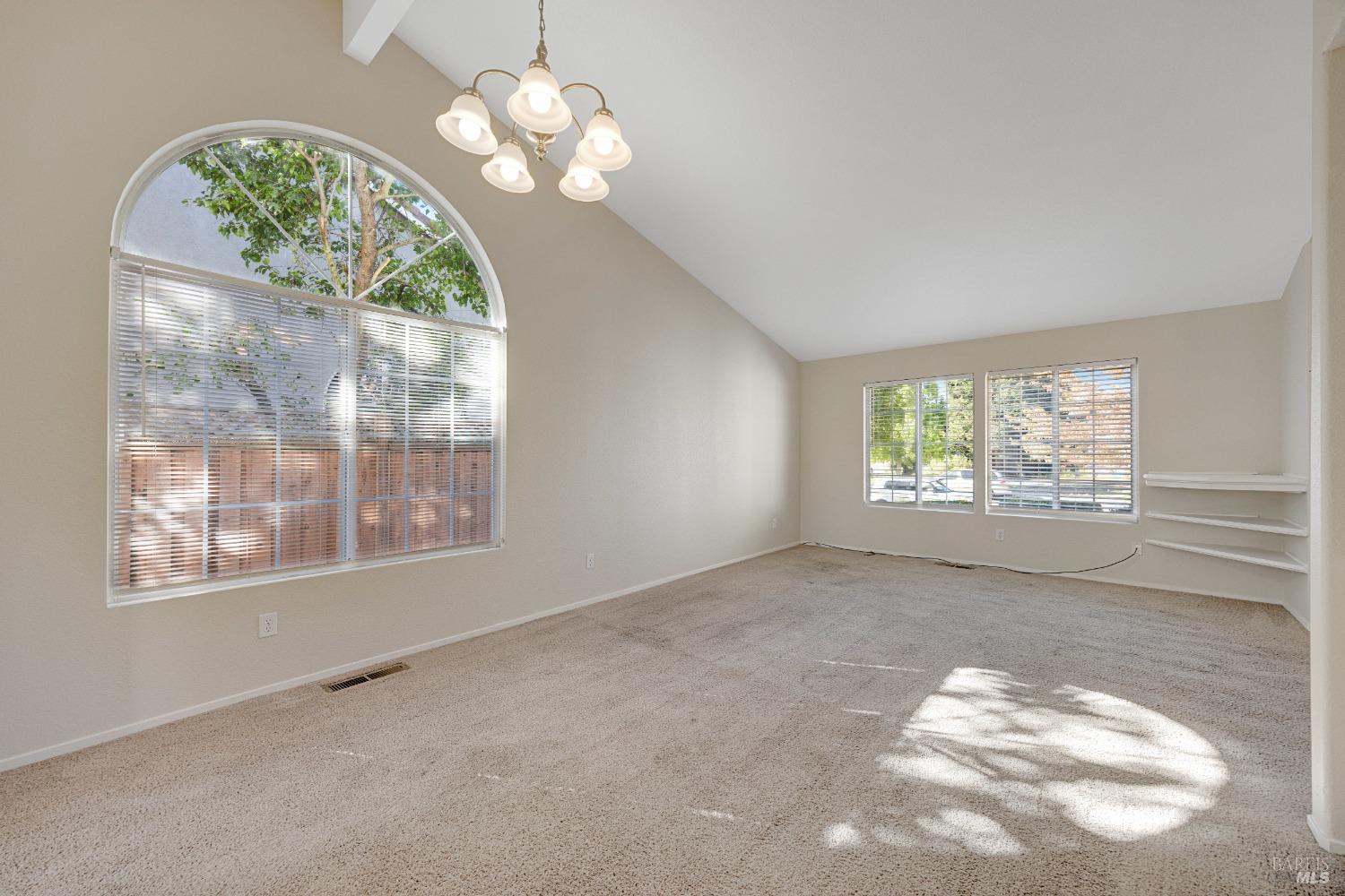 Detail Gallery Image 8 of 47 For 2158 Francisco Ave, Santa Rosa,  CA 95403 - 3 Beds | 2 Baths