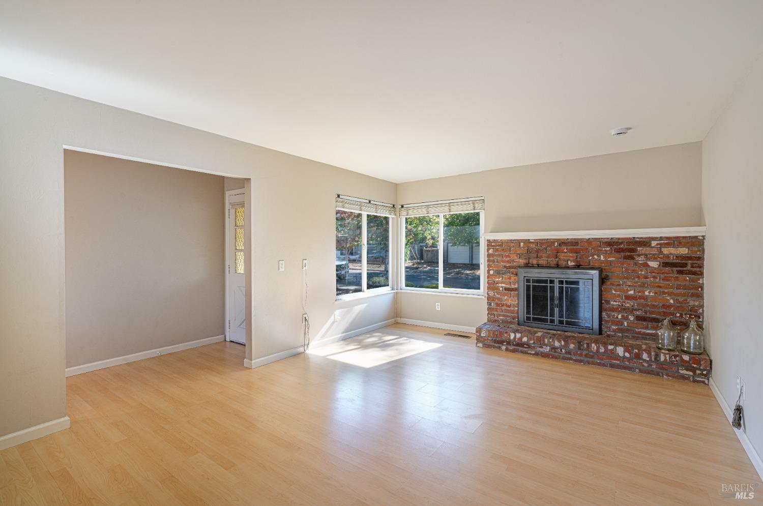 Detail Gallery Image 3 of 52 For 2711 Wawona Ct, Santa Rosa,  CA 95405 - 3 Beds | 2 Baths