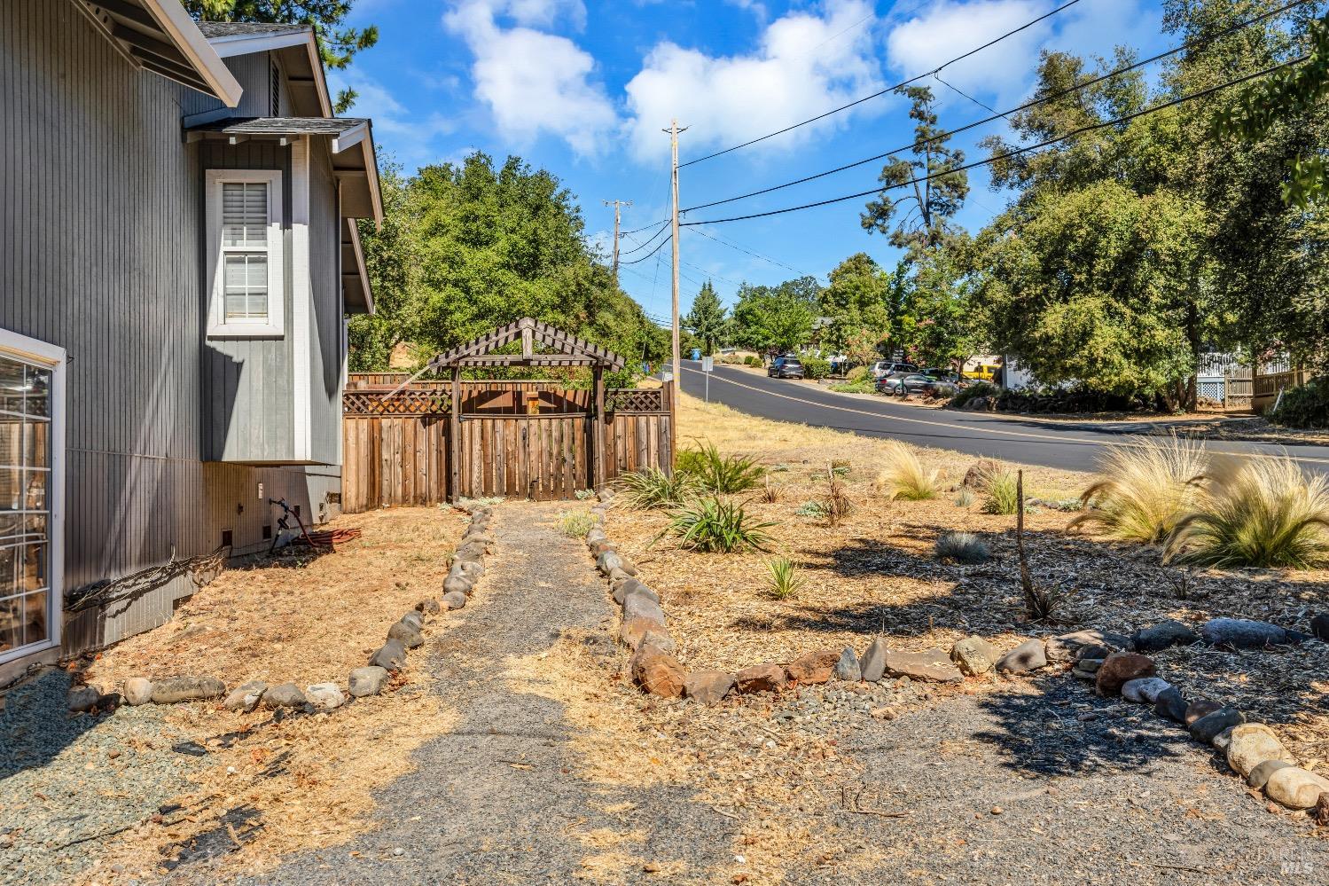 Detail Gallery Image 24 of 27 For 18217 Deer Hill Rd, Hidden Valley Lake,  CA 95467 - 3 Beds | 2 Baths