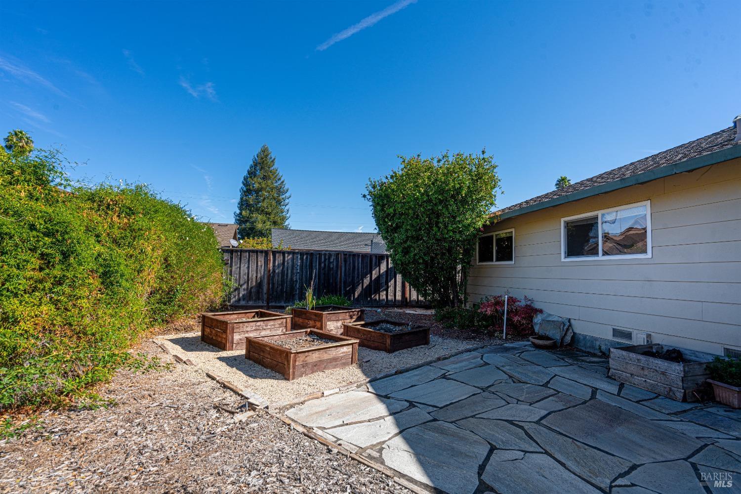 Detail Gallery Image 31 of 52 For 2711 Wawona Ct, Santa Rosa,  CA 95405 - 3 Beds | 2 Baths