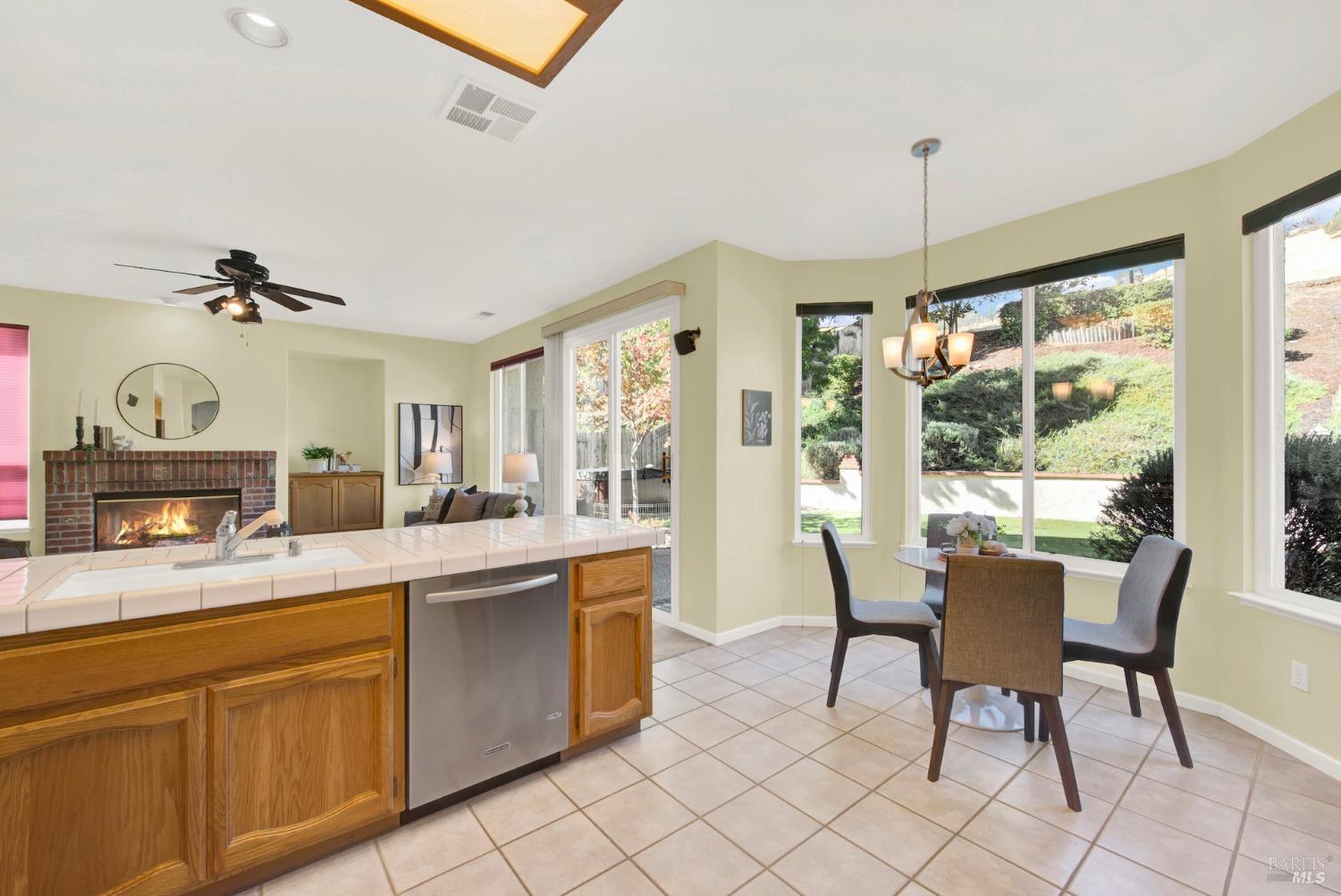 Detail Gallery Image 19 of 71 For 3833 Rollingwood Dr, Fairfield,  CA 94534 - 4 Beds | 2/1 Baths