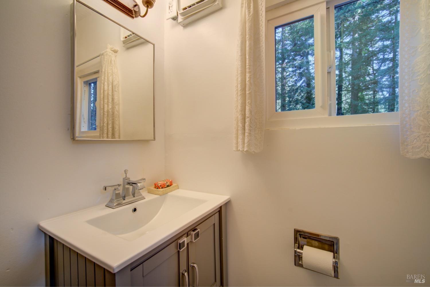 Detail Gallery Image 8 of 39 For 14189 Cherry St, Guerneville,  CA 95446 - 3 Beds | 2 Baths