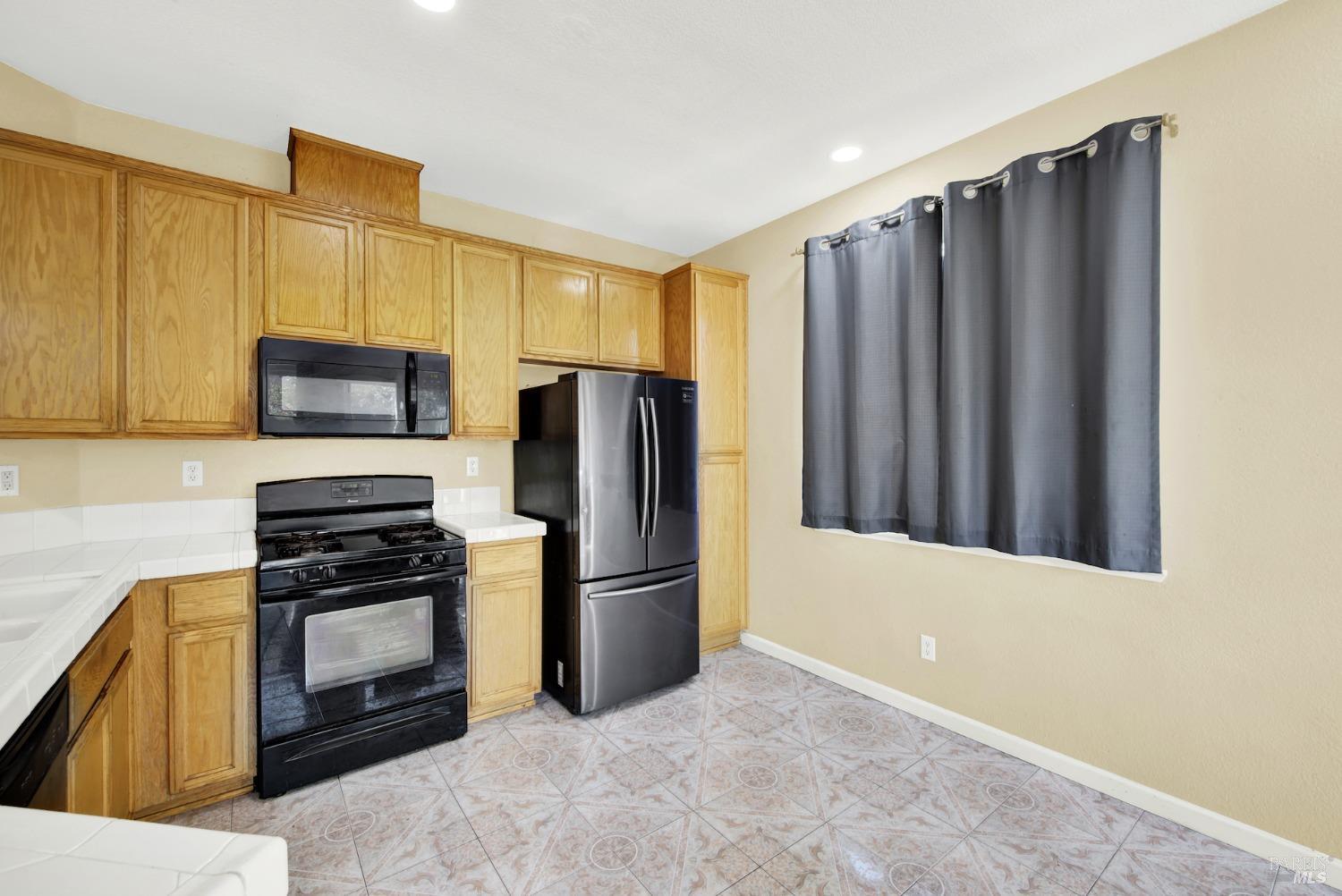 Detail Gallery Image 26 of 66 For 15 Cardinale Ct, Pittsburg,  CA 94565 - 3 Beds | 2/1 Baths