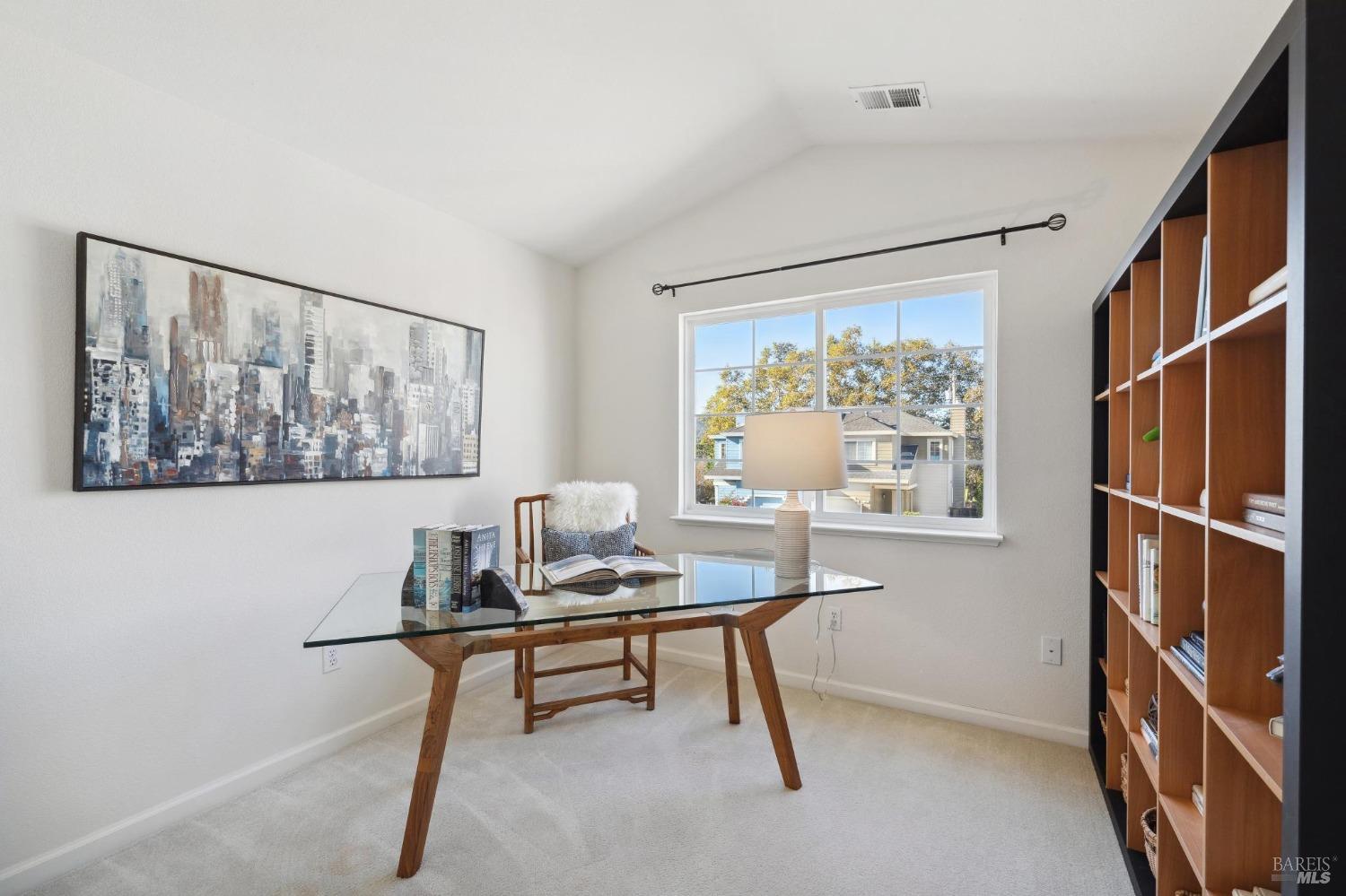 Detail Gallery Image 10 of 13 For 7 Adrian Ter, San Rafael,  CA 94903 - 2 Beds | 2/1 Baths