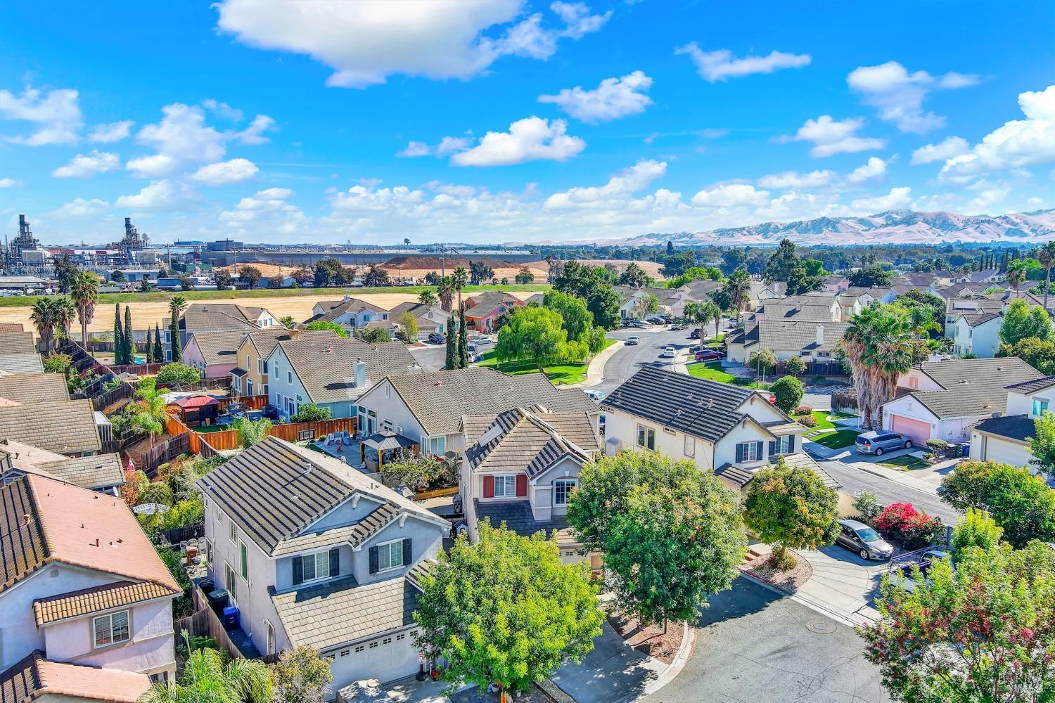 Detail Gallery Image 3 of 66 For 15 Cardinale Ct, Pittsburg,  CA 94565 - 3 Beds | 2/1 Baths