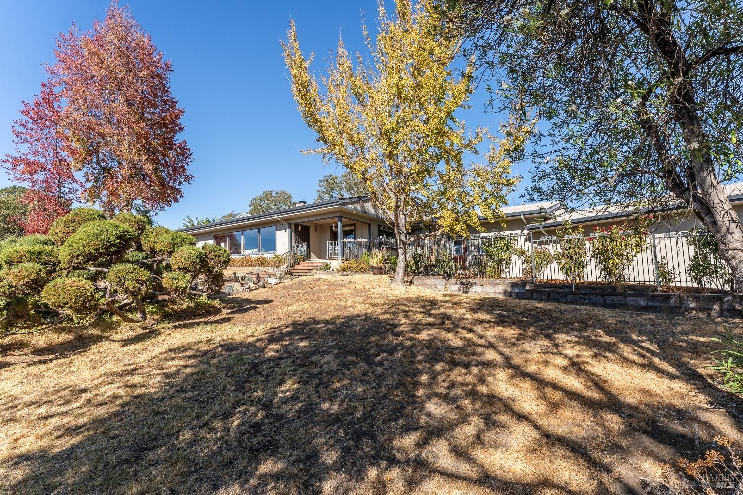 Detail Gallery Image 4 of 60 For 1800 Ridge Rd, Ukiah,  CA 95482 - 4 Beds | 2/1 Baths