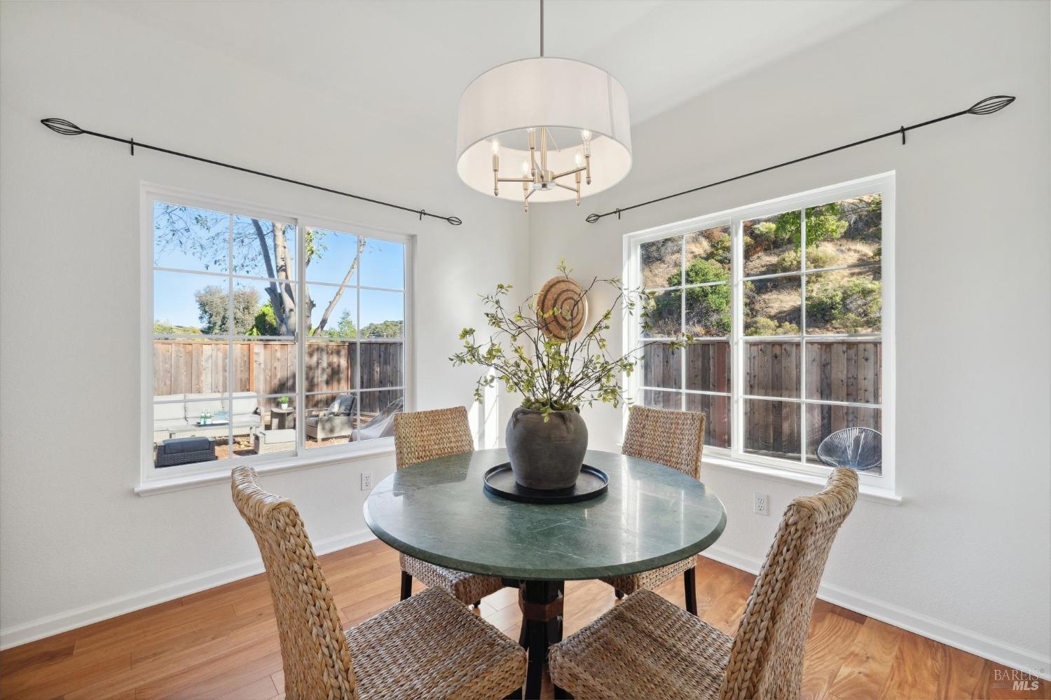 Detail Gallery Image 12 of 13 For 7 Adrian Ter, San Rafael,  CA 94903 - 2 Beds | 2/1 Baths