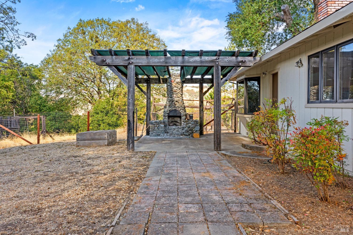 Detail Gallery Image 30 of 33 For 4877 Black Bart Trl, Redwood Valley,  CA 95470 - 4 Beds | 3 Baths