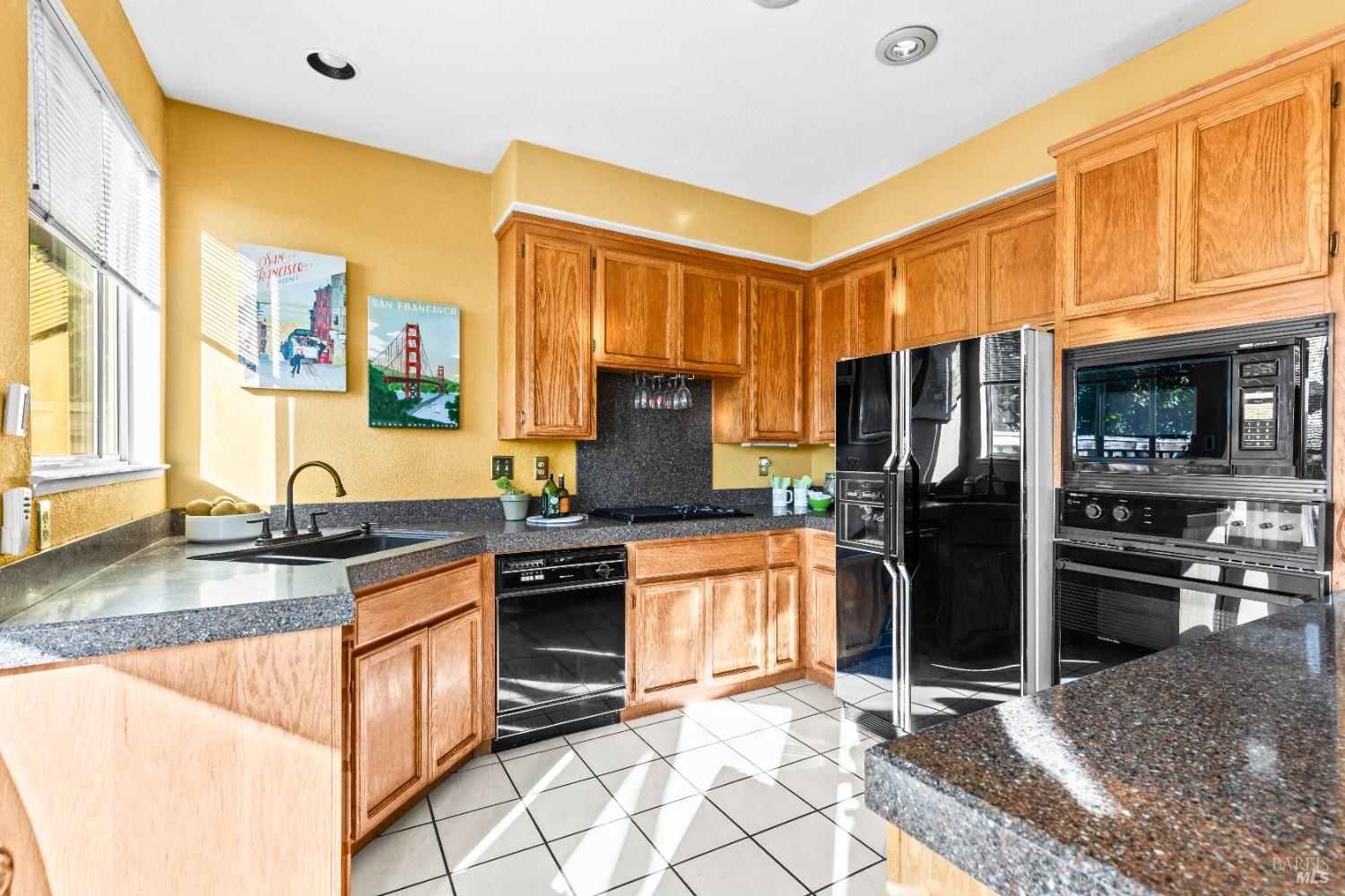 Detail Gallery Image 16 of 54 For 15 Marina Ridge Ct, Vallejo,  CA 94591 - 3 Beds | 2/1 Baths