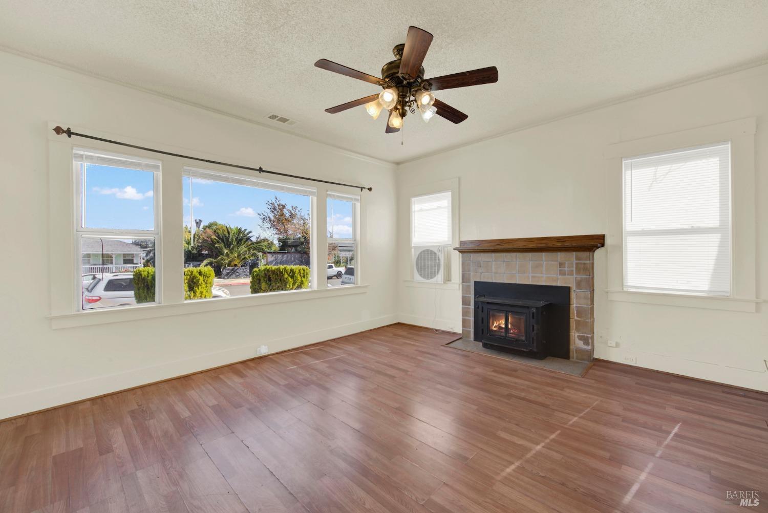 Detail Gallery Image 12 of 71 For 519 Taylor St, Fairfield,  CA 94533 - 3 Beds | 1/1 Baths