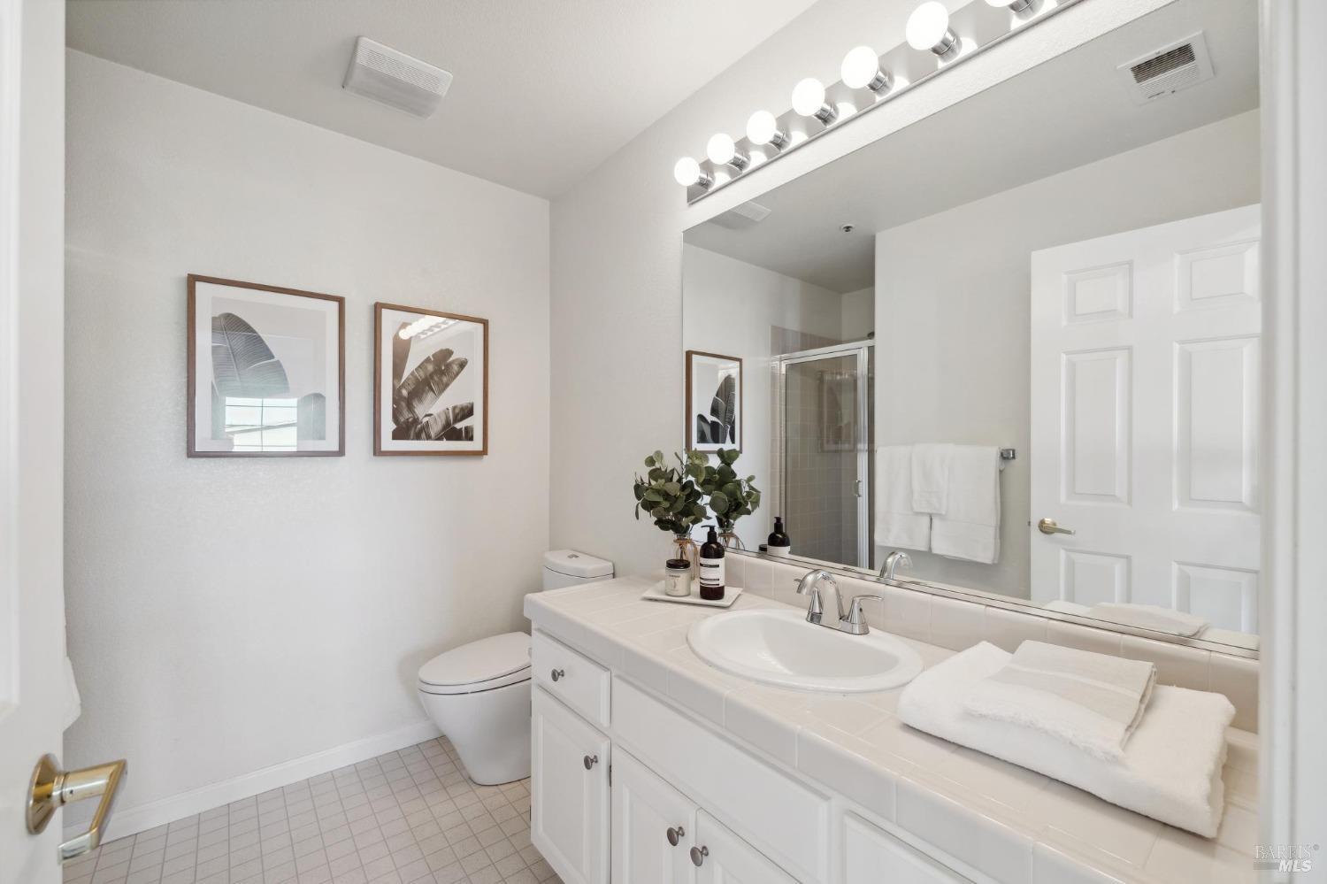 Detail Gallery Image 8 of 13 For 7 Adrian Ter, San Rafael,  CA 94903 - 2 Beds | 2/1 Baths