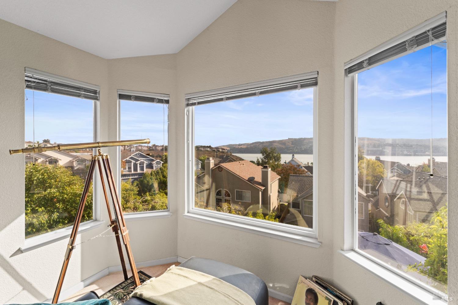 Detail Gallery Image 1 of 54 For 15 Marina Ridge Ct, Vallejo,  CA 94591 - 3 Beds | 2/1 Baths