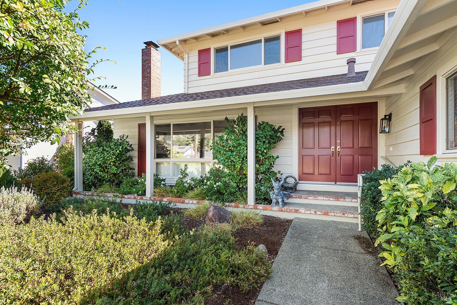 Detail Gallery Image 4 of 40 For 1940 Las Gallinas Ave, San Rafael,  CA 94903 - 5 Beds | 3 Baths