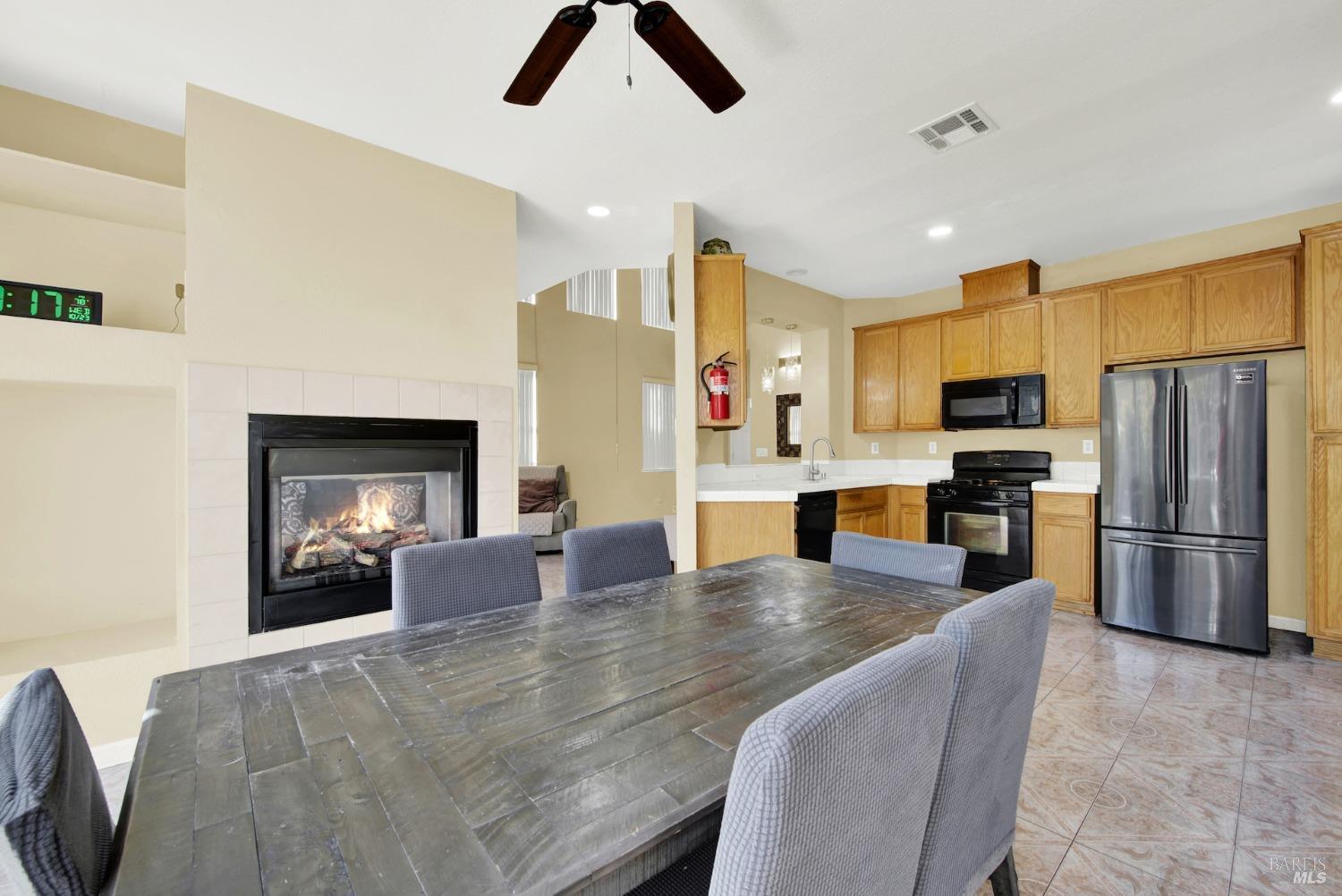 Detail Gallery Image 24 of 66 For 15 Cardinale Ct, Pittsburg,  CA 94565 - 3 Beds | 2/1 Baths