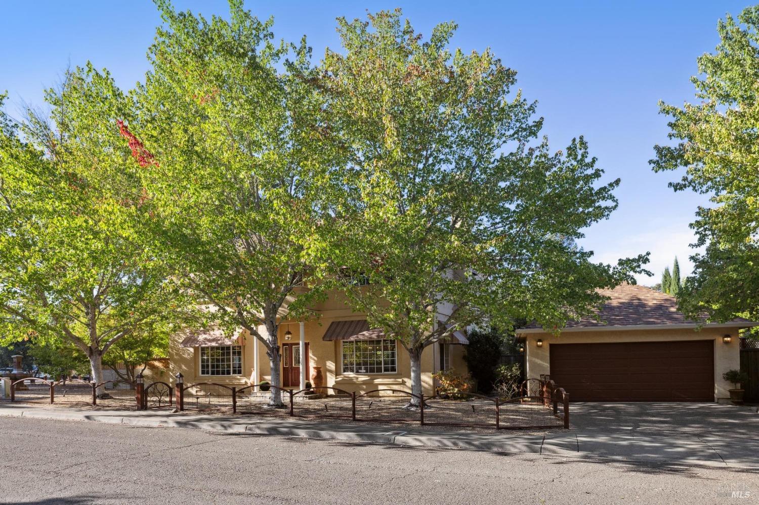 Detail Gallery Image 2 of 36 For 1166 Meadowcreek Cir, Saint Helena,  CA 94574 - 3 Beds | 2/1 Baths