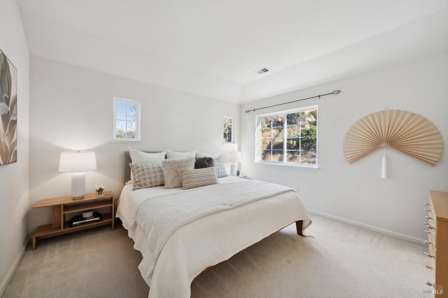 Detail Gallery Image 9 of 13 For 7 Adrian Ter, San Rafael,  CA 94903 - 2 Beds | 2/1 Baths