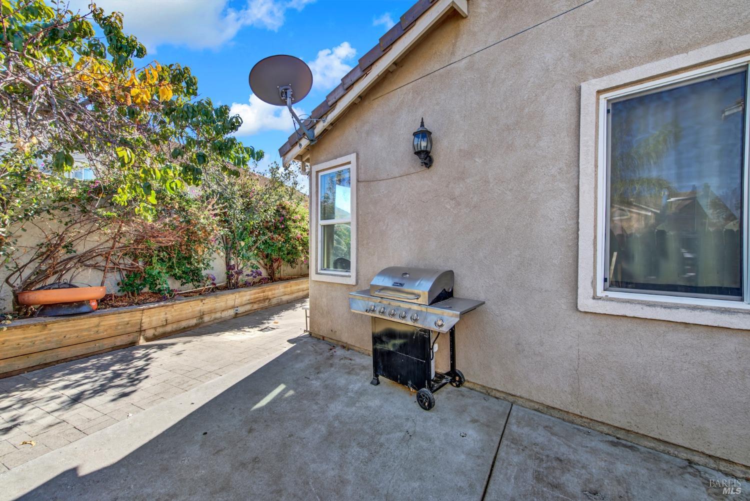 Detail Gallery Image 62 of 66 For 15 Cardinale Ct, Pittsburg,  CA 94565 - 3 Beds | 2/1 Baths