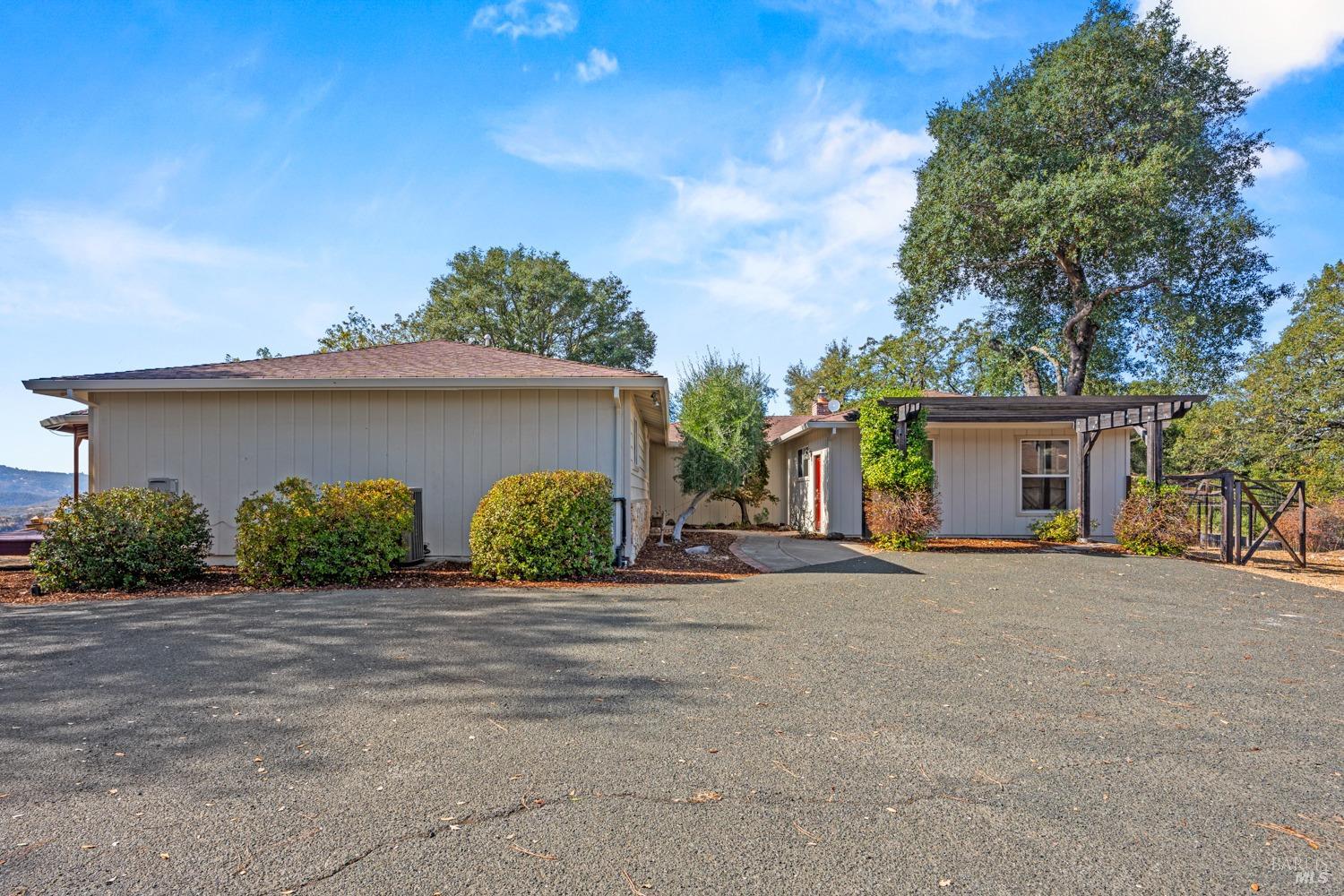 Detail Gallery Image 3 of 33 For 4877 Black Bart Trl, Redwood Valley,  CA 95470 - 4 Beds | 3 Baths