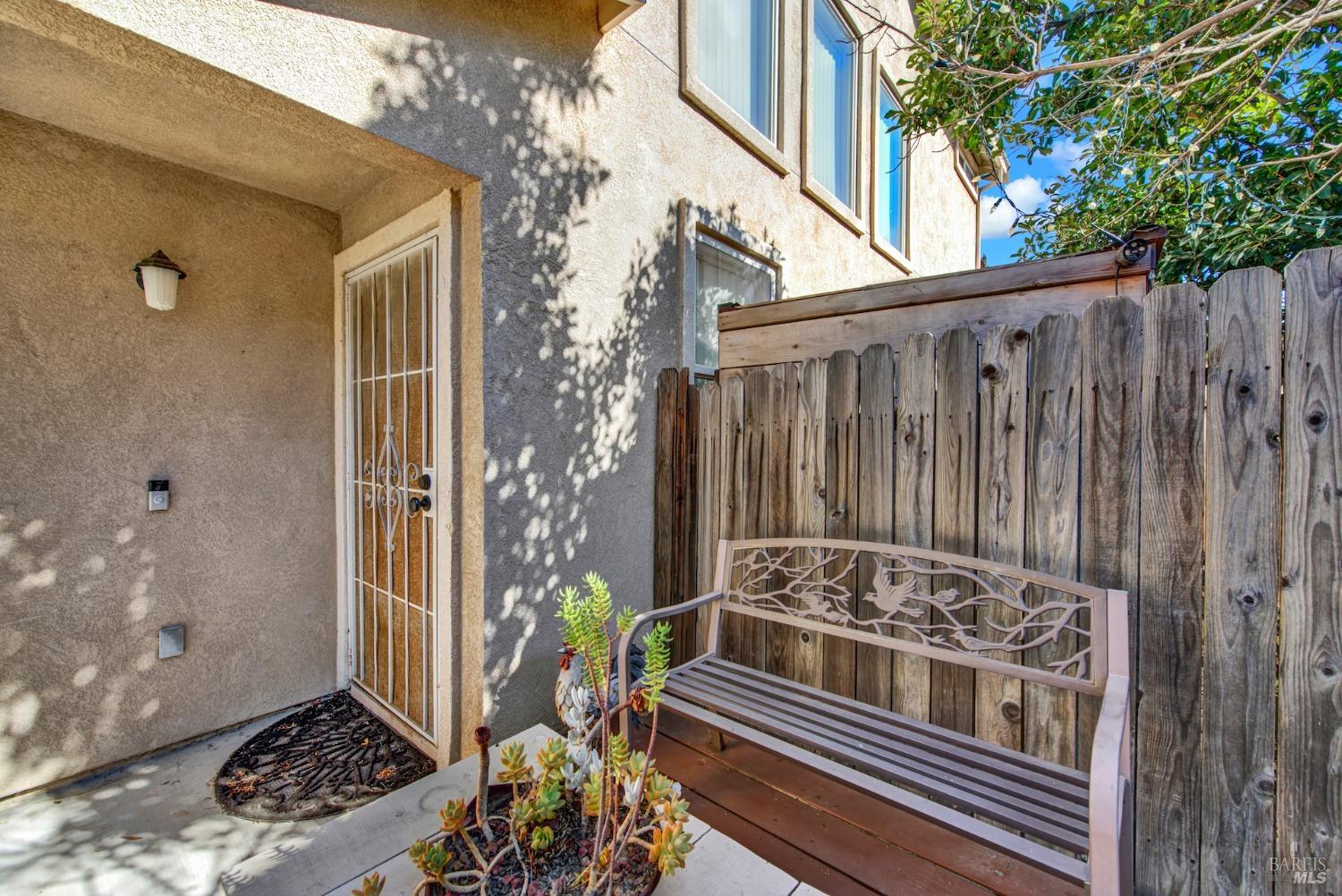 Detail Gallery Image 9 of 66 For 15 Cardinale Ct, Pittsburg,  CA 94565 - 3 Beds | 2/1 Baths