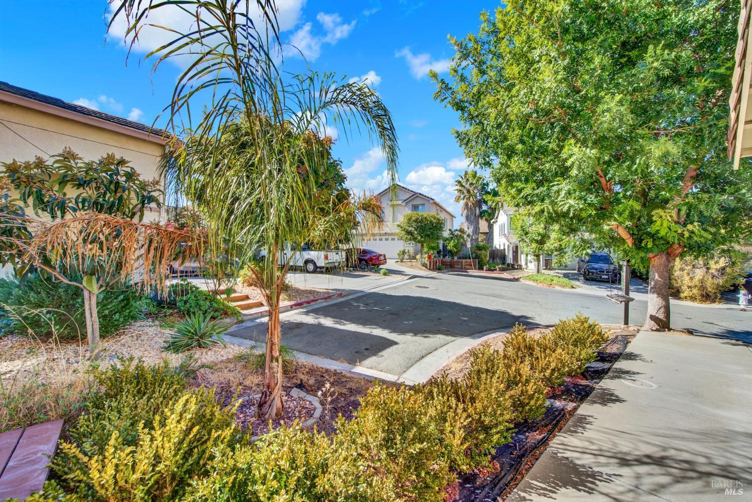 Detail Gallery Image 7 of 66 For 15 Cardinale Ct, Pittsburg,  CA 94565 - 3 Beds | 2/1 Baths