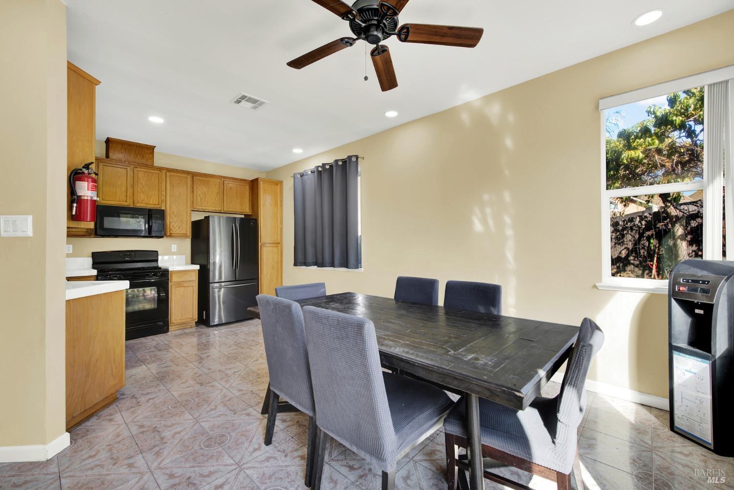 Detail Gallery Image 21 of 66 For 15 Cardinale Ct, Pittsburg,  CA 94565 - 3 Beds | 2/1 Baths