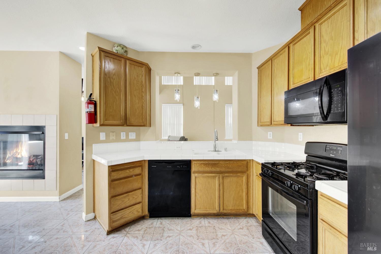 Detail Gallery Image 29 of 66 For 15 Cardinale Ct, Pittsburg,  CA 94565 - 3 Beds | 2/1 Baths