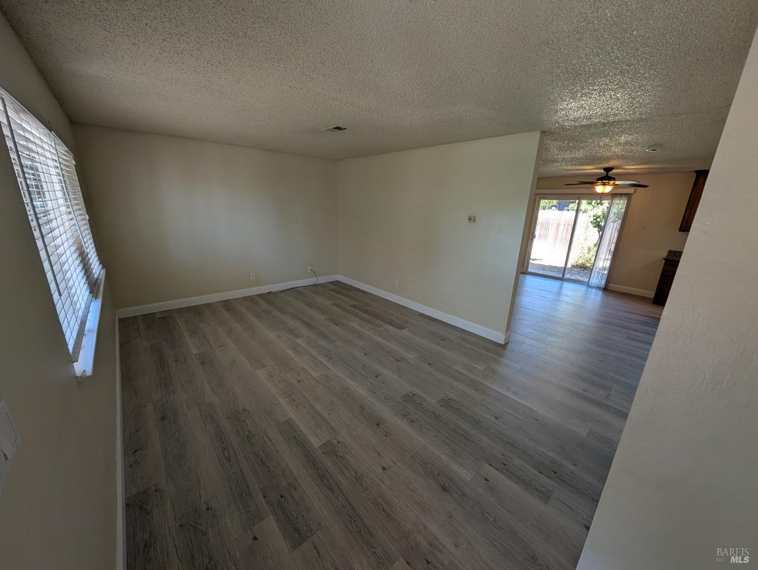 Detail Gallery Image 6 of 21 For 228 Long St, Suisun City,  CA 94585 - 3 Beds | 2 Baths