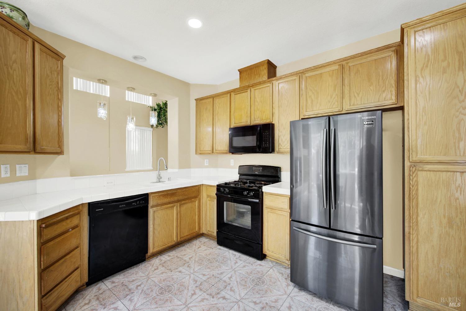 Detail Gallery Image 28 of 66 For 15 Cardinale Ct, Pittsburg,  CA 94565 - 3 Beds | 2/1 Baths