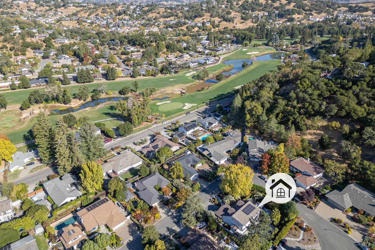 Detail Gallery Image 11 of 13 For 70 Broadmoor Ct, Novato,  CA 94949 - 4 Beds | 3 Baths