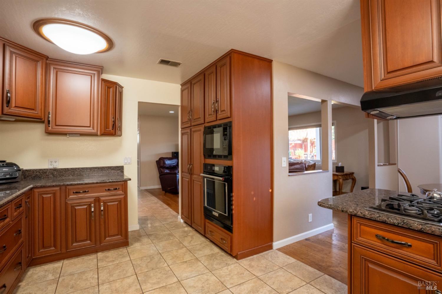 Detail Gallery Image 9 of 28 For 1234 Alderwood Way, Vacaville,  CA 95687 - 3 Beds | 2 Baths