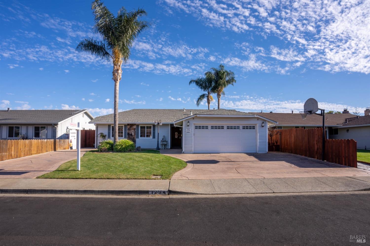 Detail Gallery Image 3 of 28 For 1234 Alderwood Way, Vacaville,  CA 95687 - 3 Beds | 2 Baths