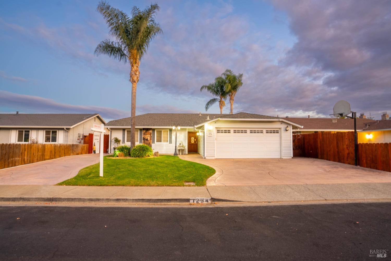 Detail Gallery Image 2 of 28 For 1234 Alderwood Way, Vacaville,  CA 95687 - 3 Beds | 2 Baths