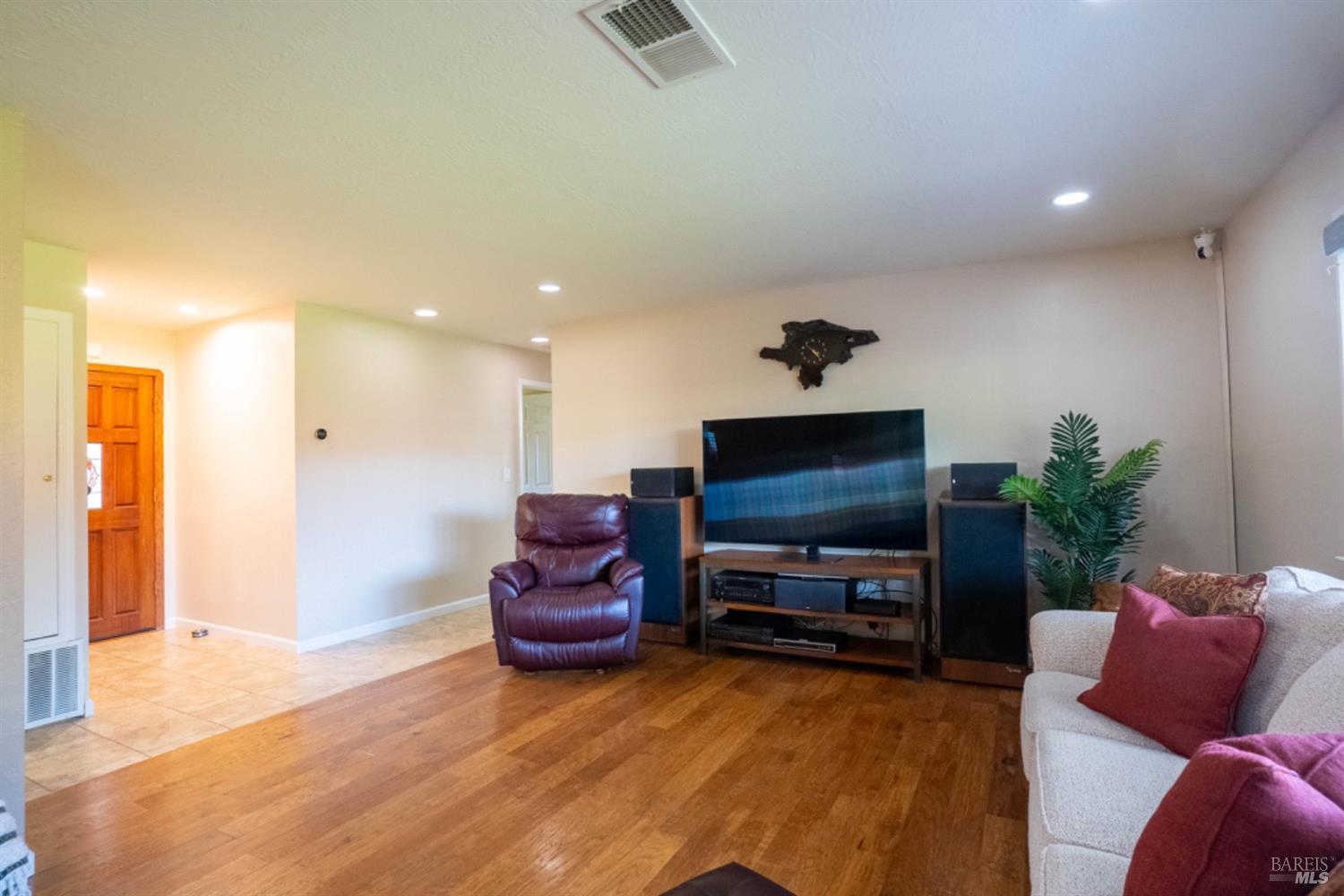 Detail Gallery Image 5 of 28 For 1234 Alderwood Way, Vacaville,  CA 95687 - 3 Beds | 2 Baths