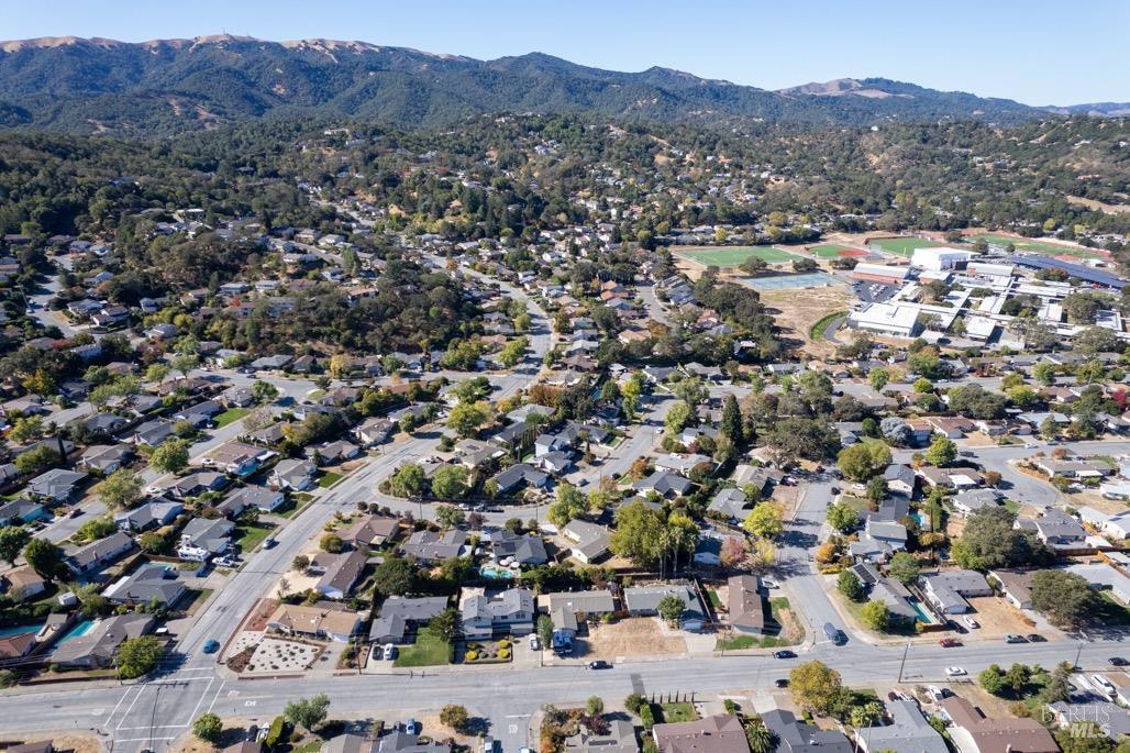 Detail Gallery Image 9 of 47 For 1563 Buchanan St, Novato,  CA 94947 - 4 Beds | 2 Baths