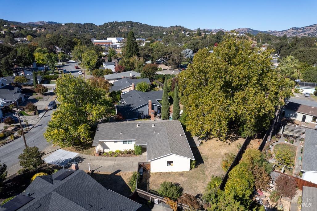 Detail Gallery Image 12 of 47 For 1563 Buchanan St, Novato,  CA 94947 - 4 Beds | 2 Baths