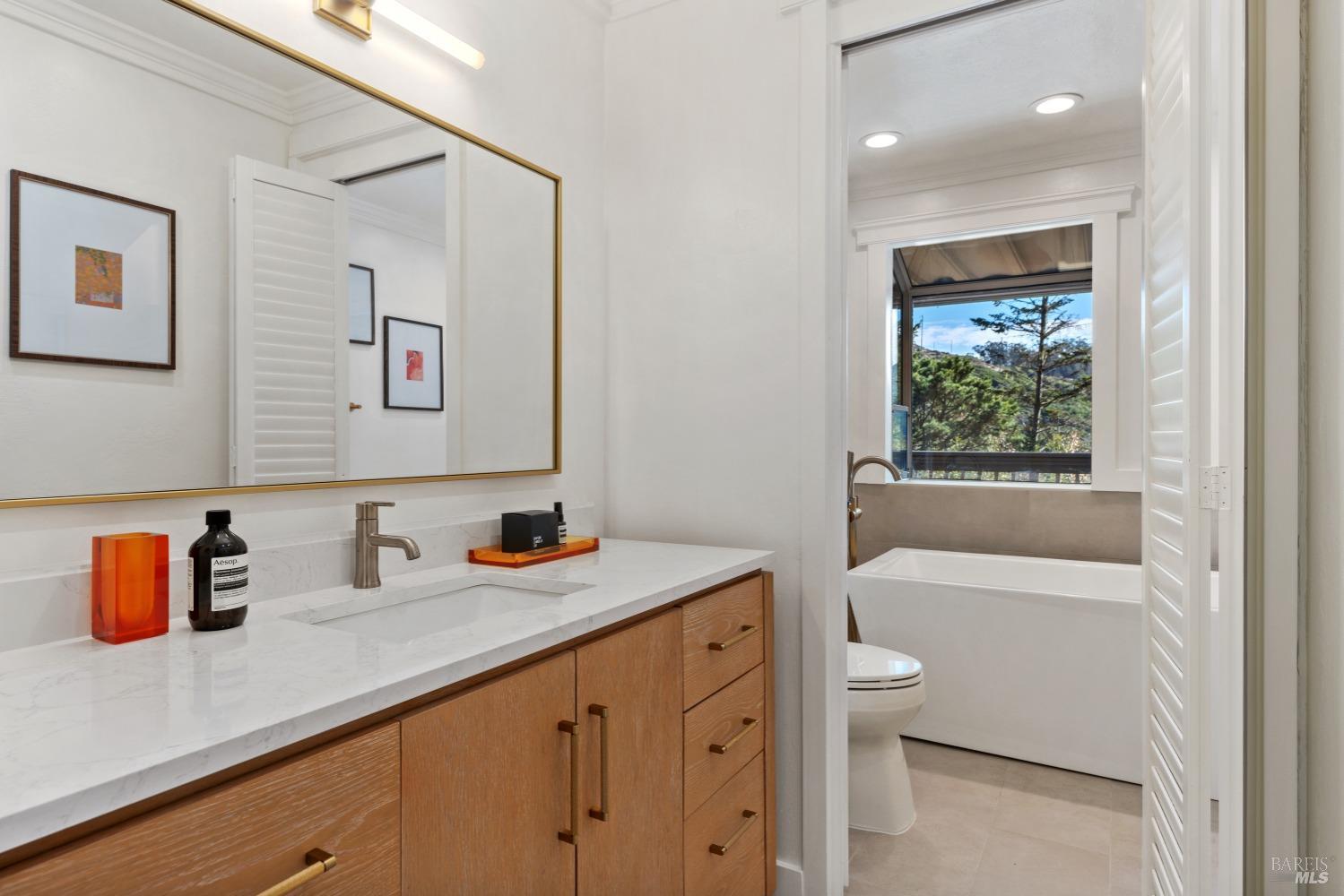 Detail Gallery Image 14 of 26 For 341 Carrera Dr, Mill Valley,  CA 94941 - 3 Beds | 3/1 Baths