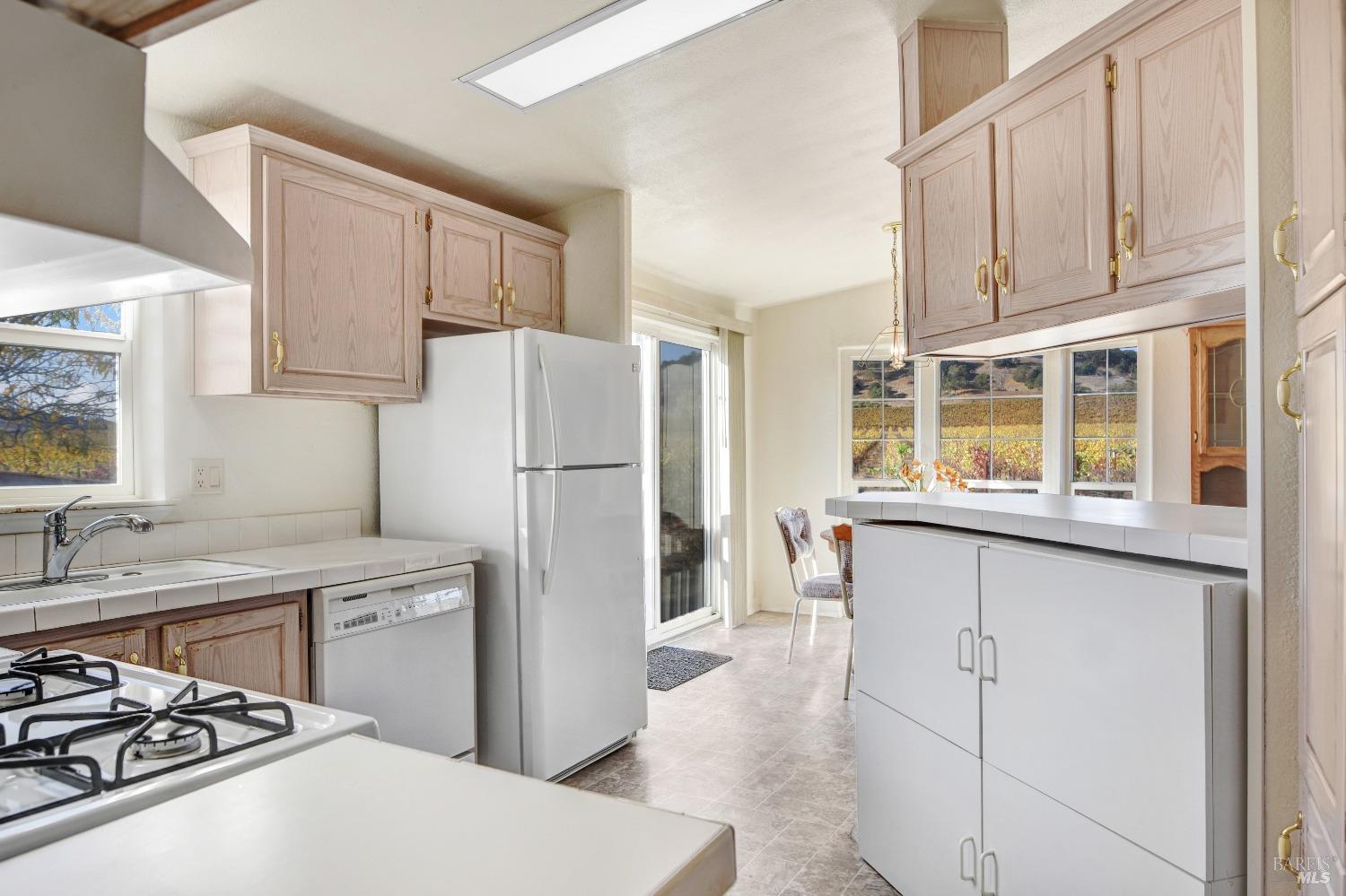 Detail Gallery Image 9 of 29 For 59 Portola Cir, Sonoma,  CA 95476 - 2 Beds | 2 Baths