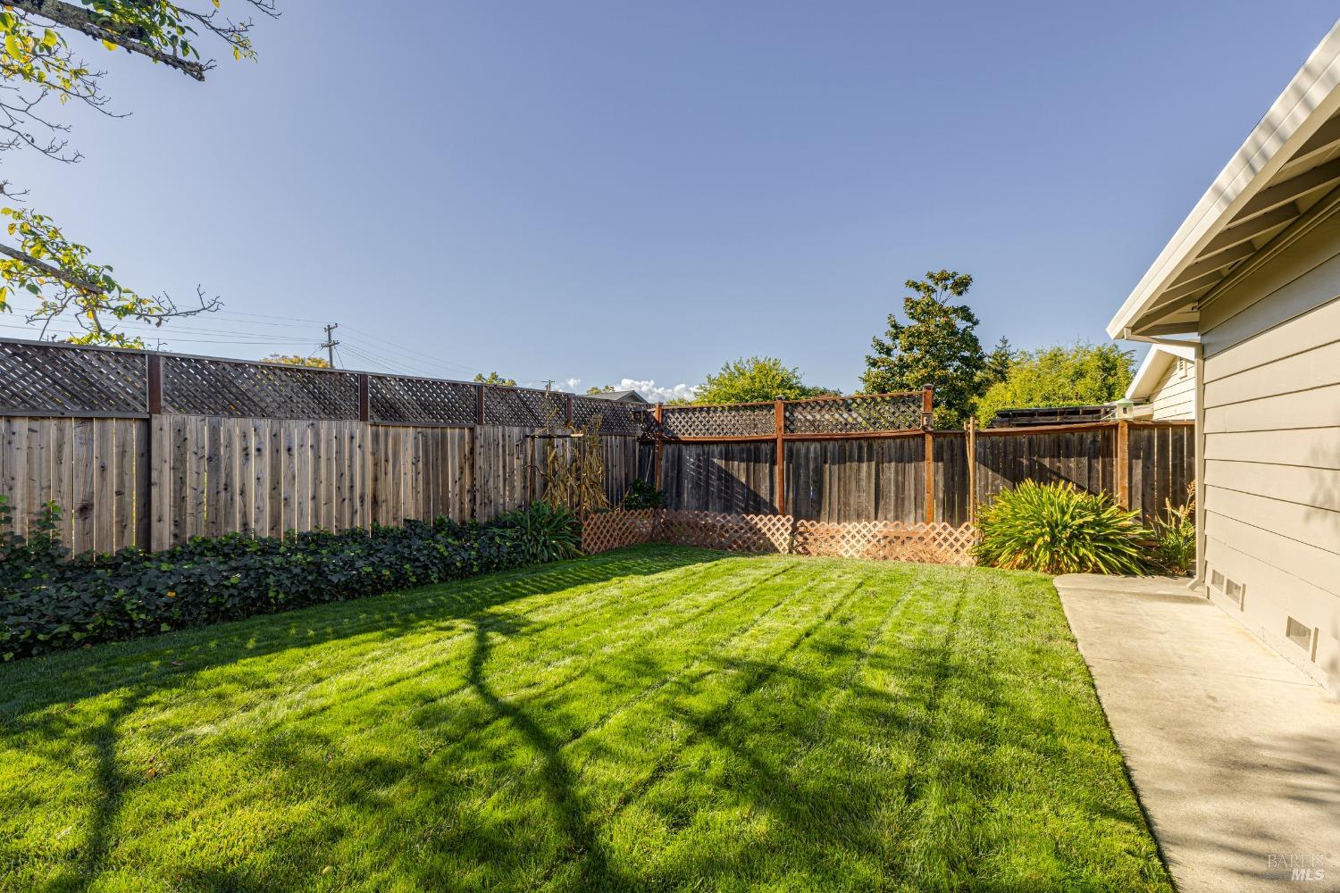 Detail Gallery Image 25 of 27 For 1033 Summerfield Rd, Santa Rosa,  CA 95405 - 3 Beds | 2 Baths