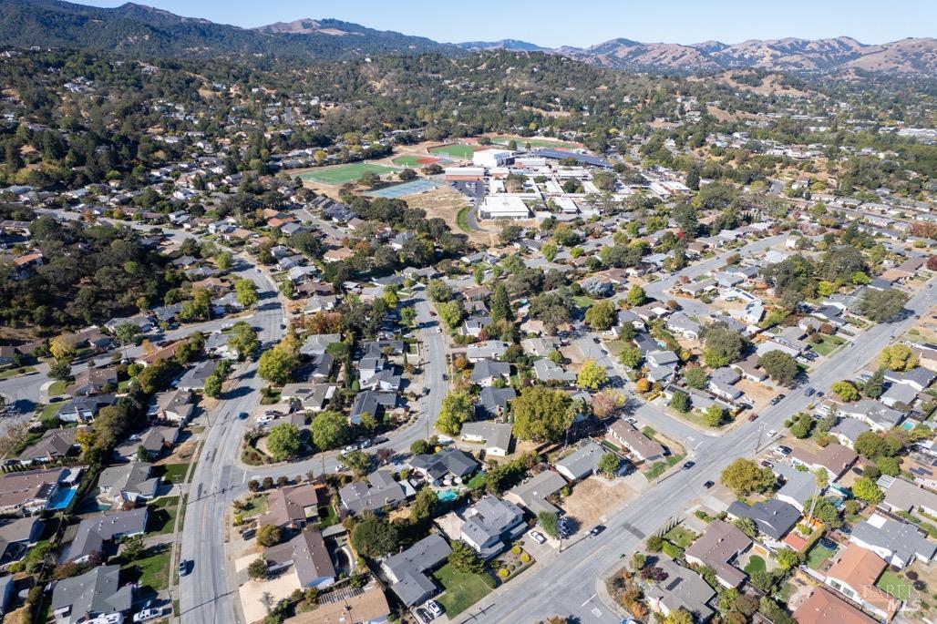 Detail Gallery Image 10 of 47 For 1563 Buchanan St, Novato,  CA 94947 - 4 Beds | 2 Baths