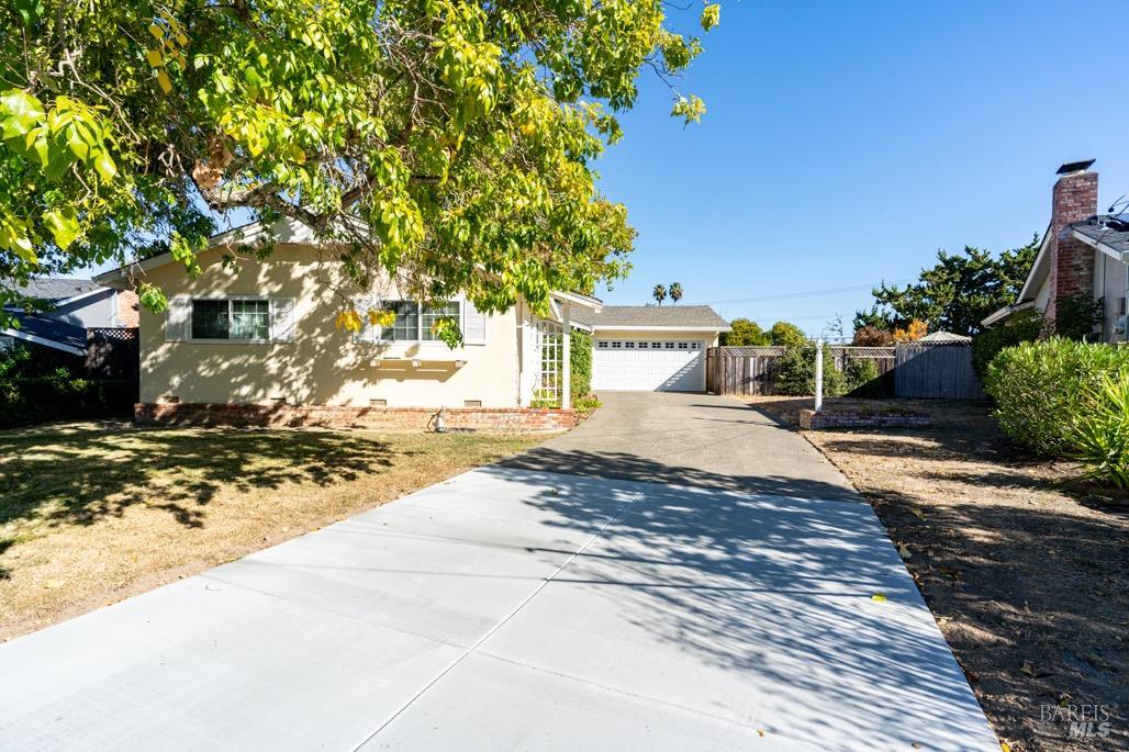 Detail Gallery Image 14 of 47 For 1563 Buchanan St, Novato,  CA 94947 - 4 Beds | 2 Baths