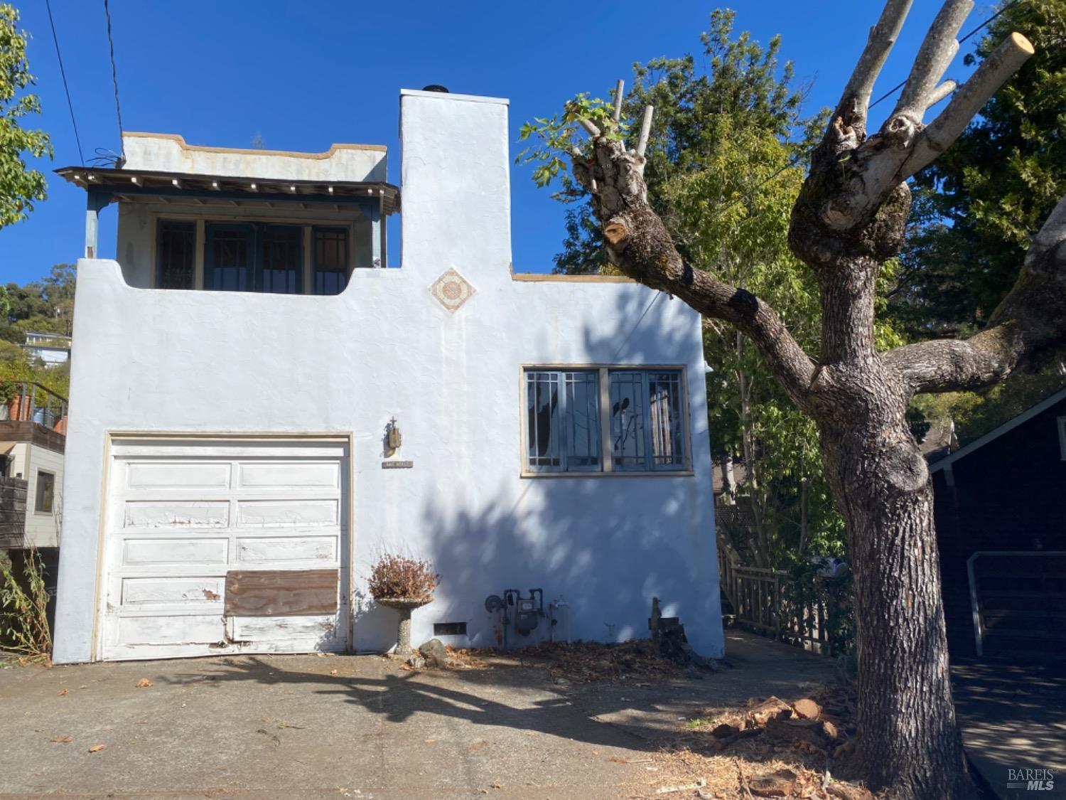 Detail Gallery Image 1 of 11 For 1 Belle Ave, San Rafael,  CA 94901 - 2 Beds | 1/1 Baths