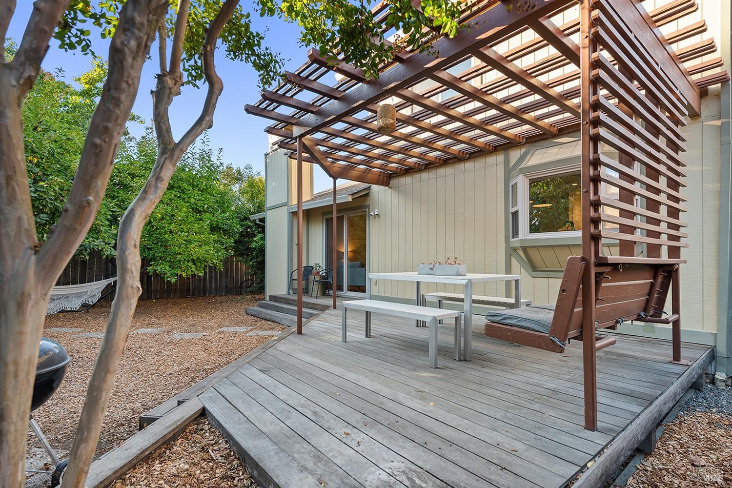 Detail Gallery Image 28 of 41 For 806 Canary Ct, Healdsburg,  CA 95448 - 3 Beds | 2/1 Baths