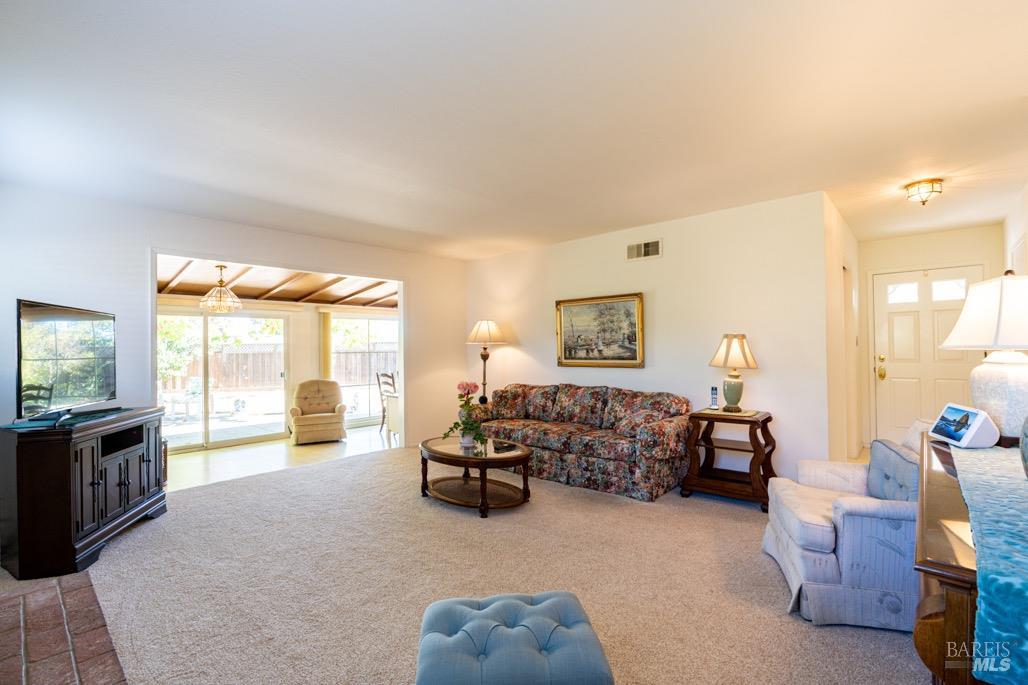 Detail Gallery Image 19 of 47 For 1563 Buchanan St, Novato,  CA 94947 - 4 Beds | 2 Baths