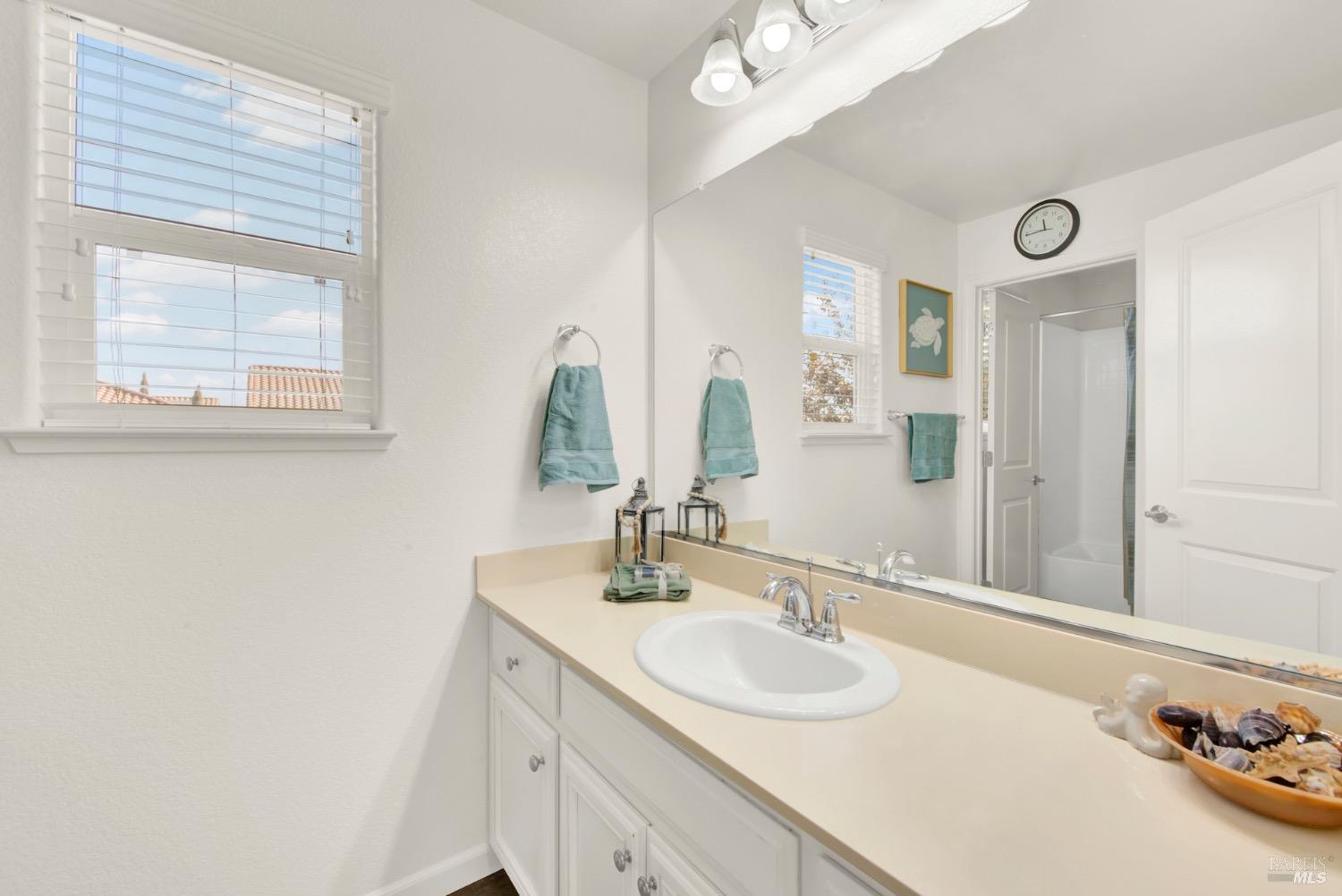 Detail Gallery Image 17 of 36 For 1165 Dartmouth Cir, Dixon,  CA 95620 - 3 Beds | 2/1 Baths