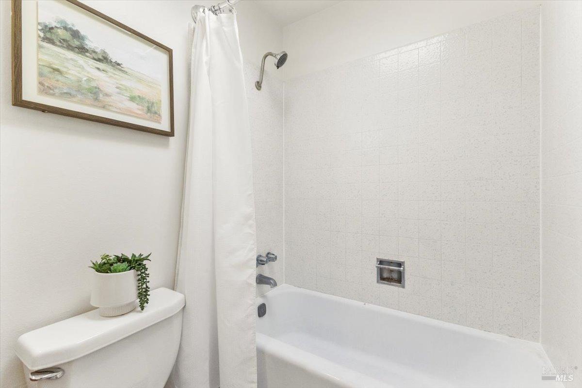 Detail Gallery Image 18 of 37 For 711 Sterling Ct, Santa Rosa,  CA 95401 - 3 Beds | 2 Baths